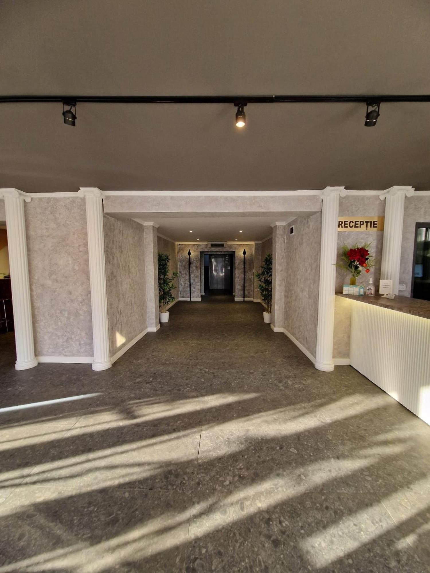 Hotel Forum Ploiesti Exterior photo