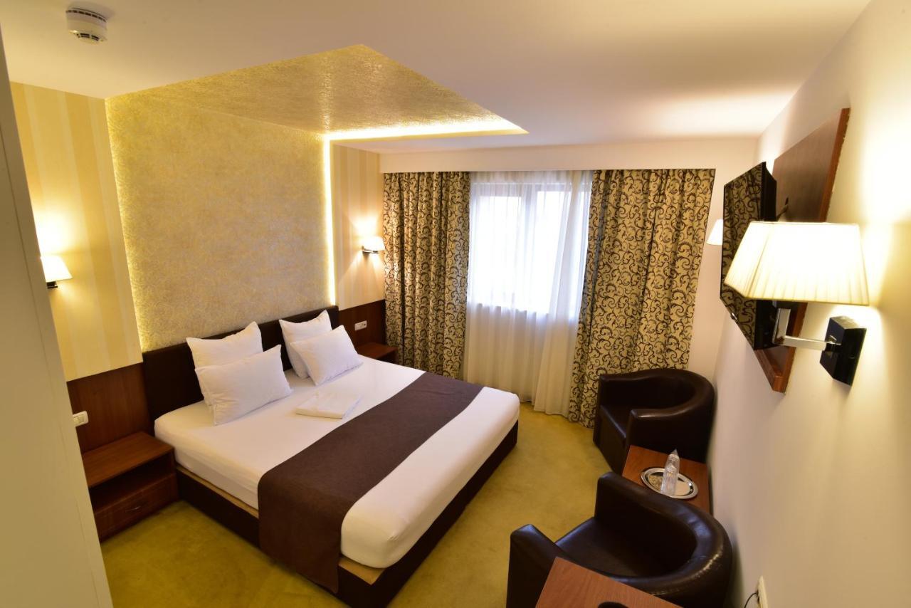 Hotel Forum Ploiesti Exterior photo