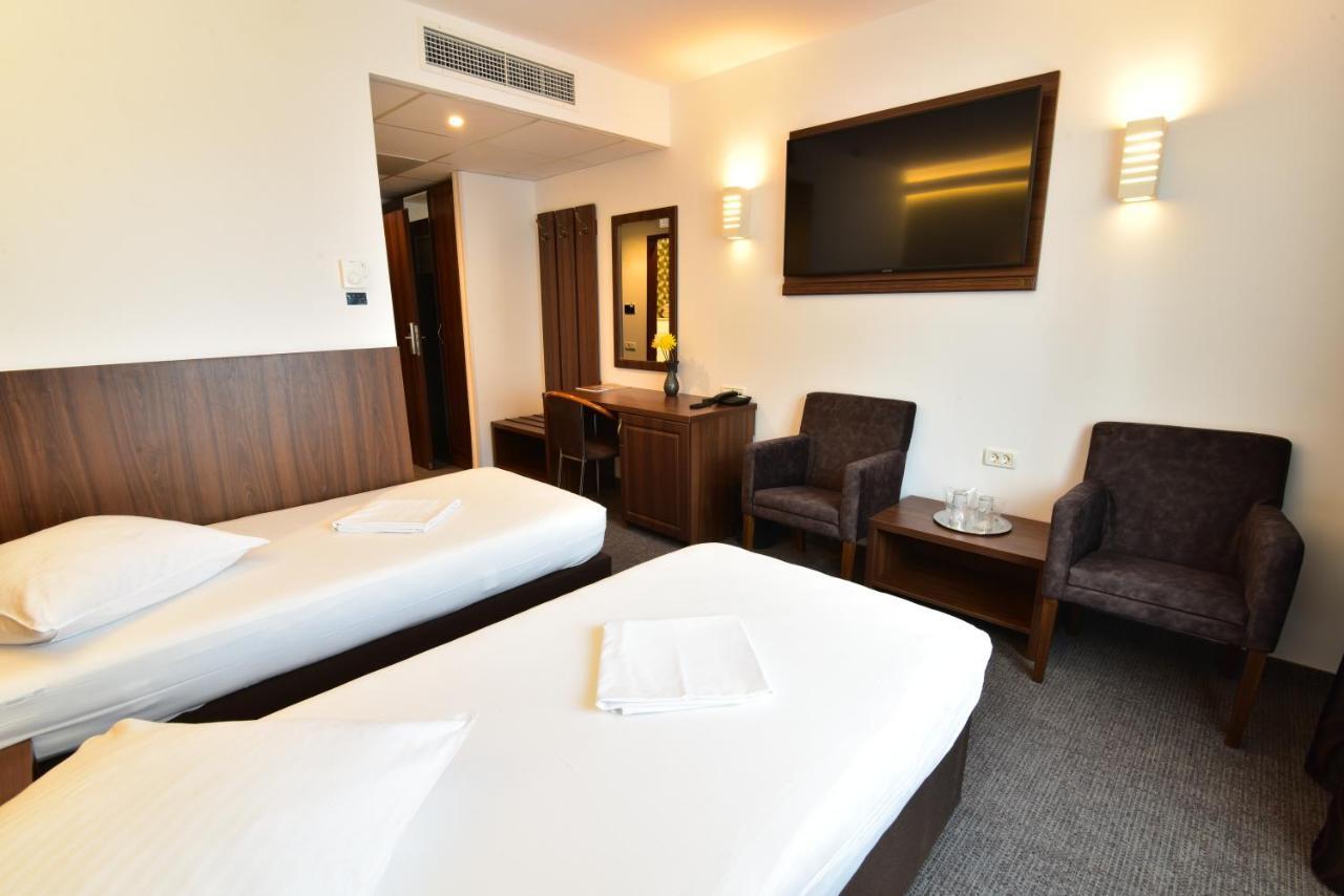 Hotel Forum Ploiesti Exterior photo